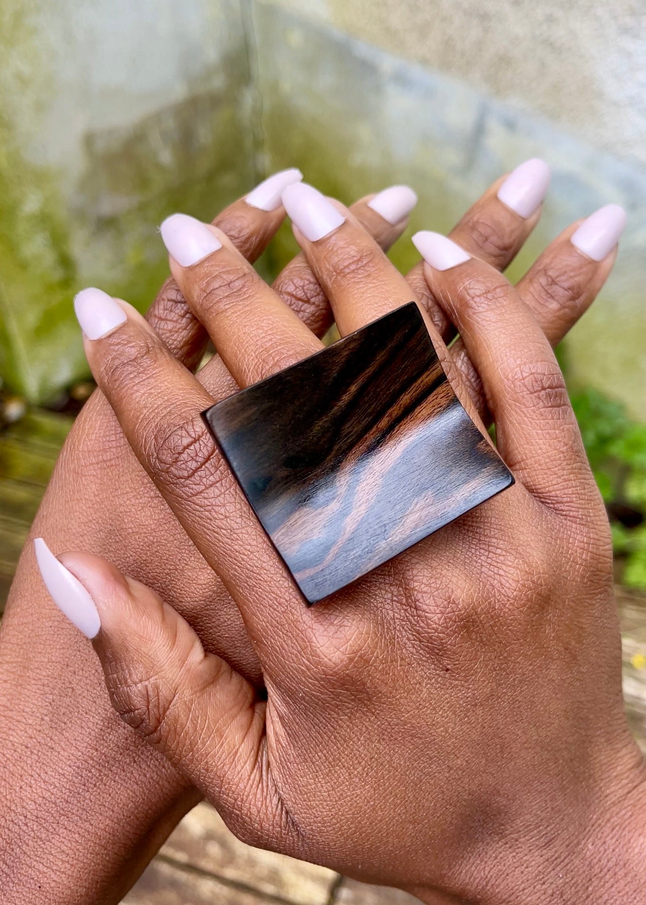 Bague en bois d'ébène marron - Fait - main au Bénin - Ledoux Store