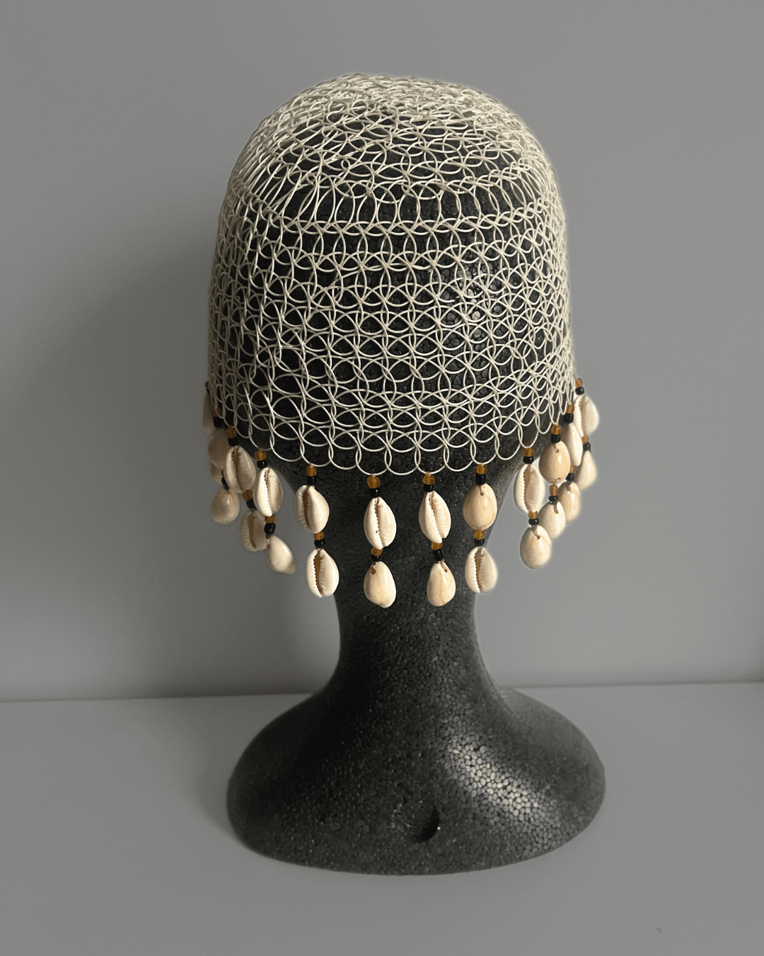 Chapeau filet en cauris et perles - Ledoux Store