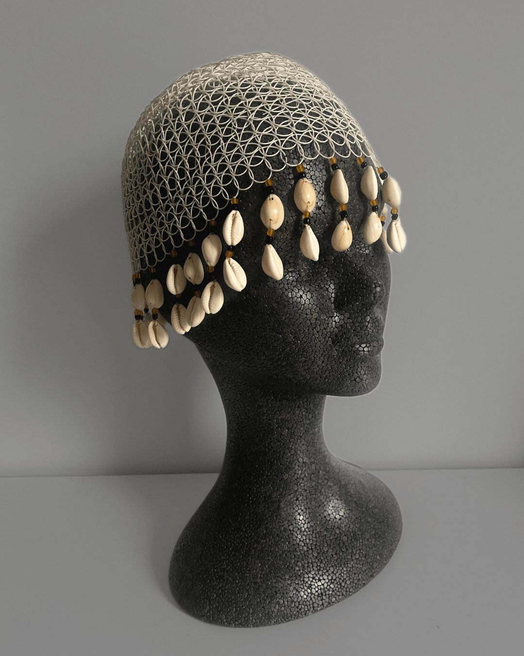 Chapeau filet en cauris et perles - Ledoux Store