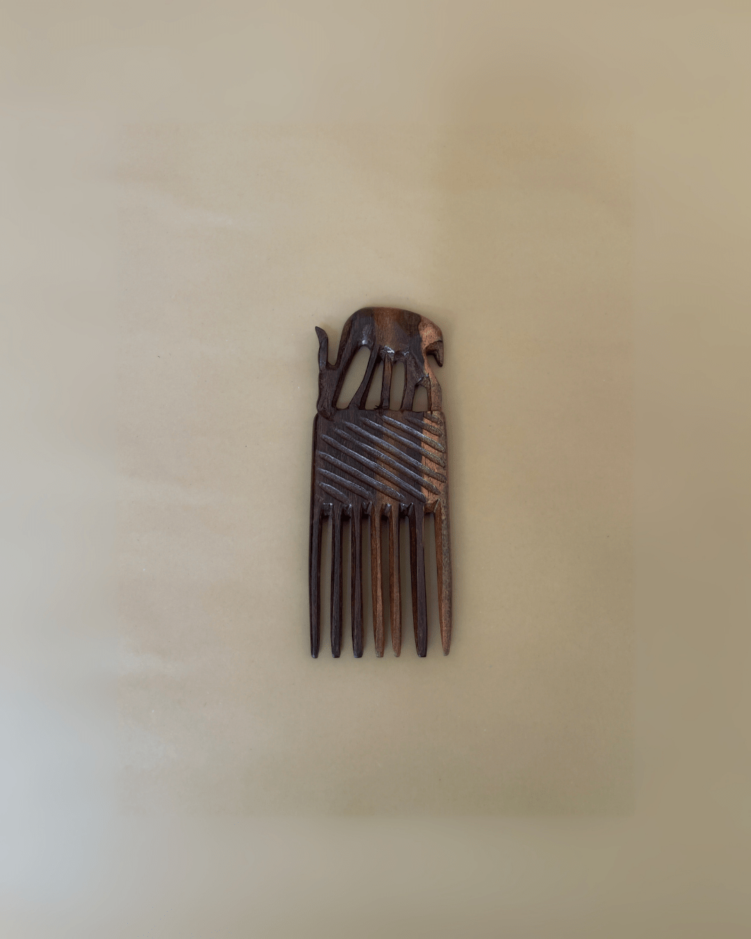 Peigne traditionnel sculpté en bois d'ébène - Ledoux Store
