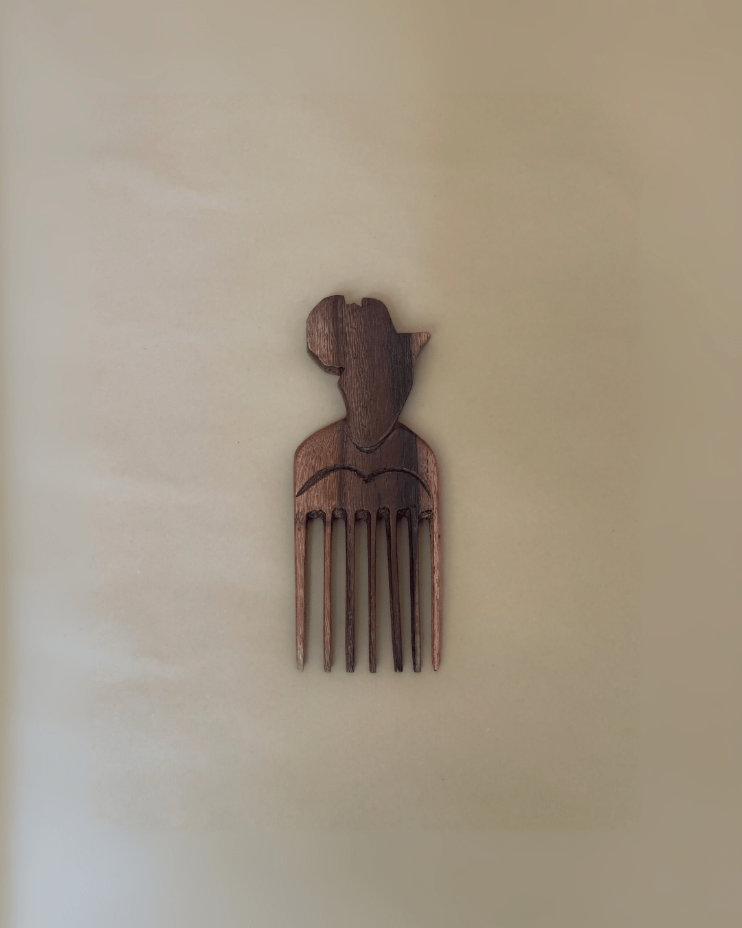 Peigne traditionnel sculpté en bois d'ébène - Ledoux Store