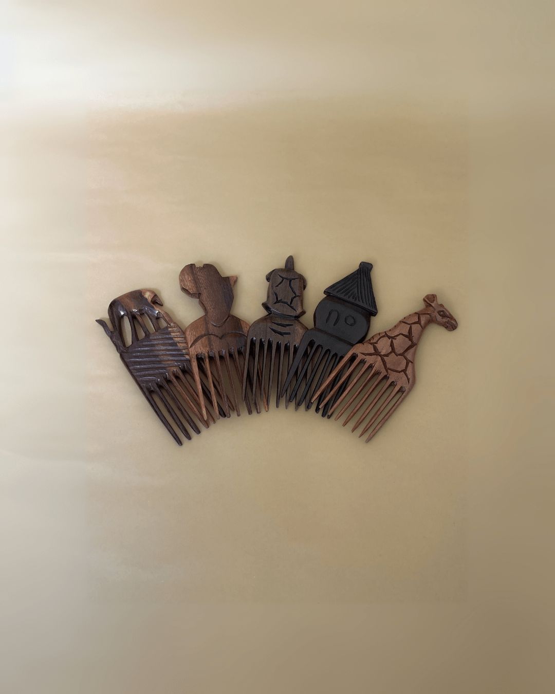 Peigne traditionnel sculpté en bois d'ébène - Ledoux Store