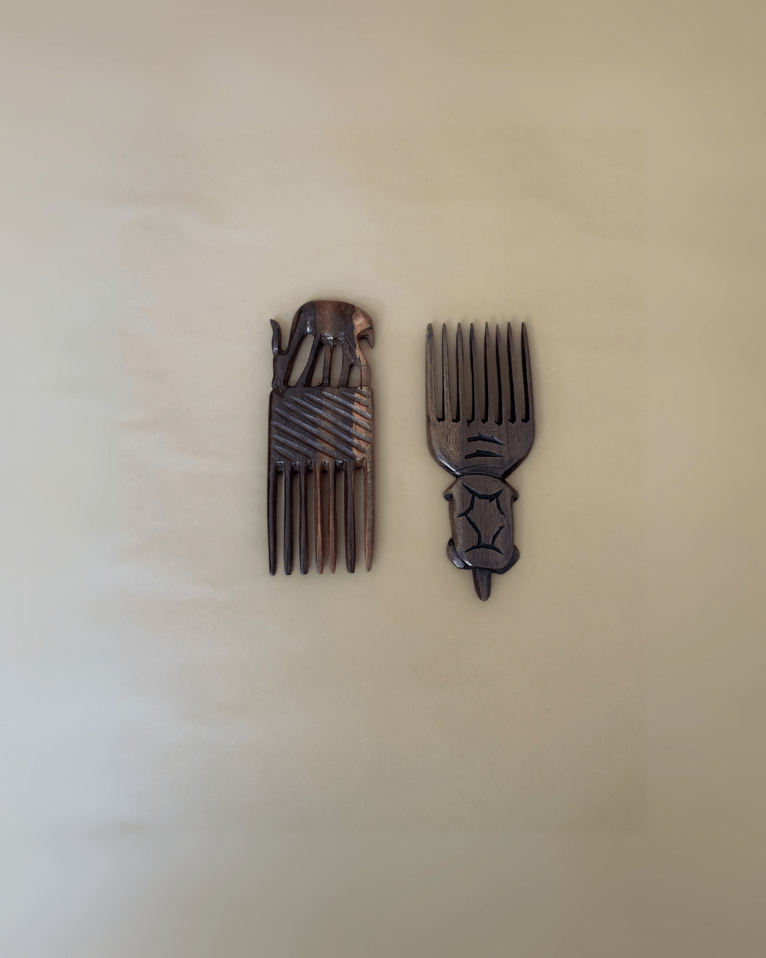Peigne traditionnel sculpté en bois d'ébène - Ledoux Store