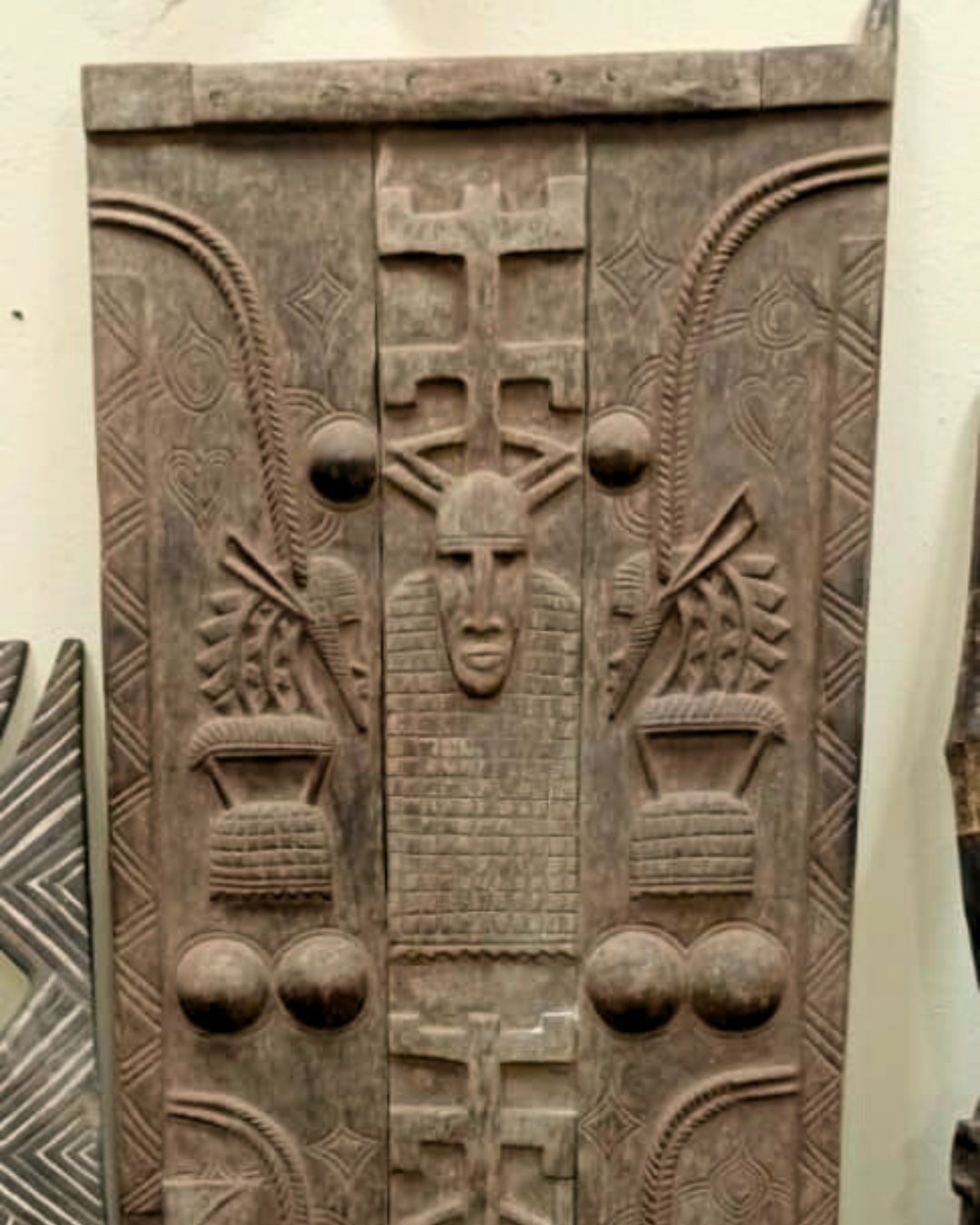 Porte Dogon sculptée en bois massif - Ledoux Store