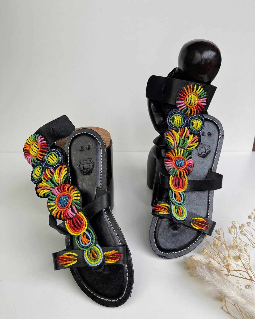 Sandales africaines à brides montantes en cuir et perles - Ledoux Store