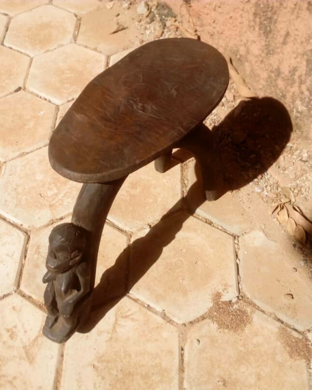 Tabouret Lobi en bois massif - Ledoux Store